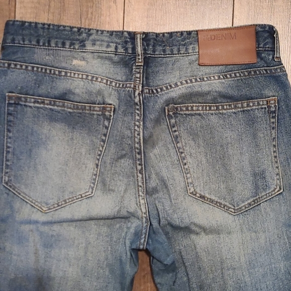 Distressed Boyfriend Jeans - Picture 6 of 9